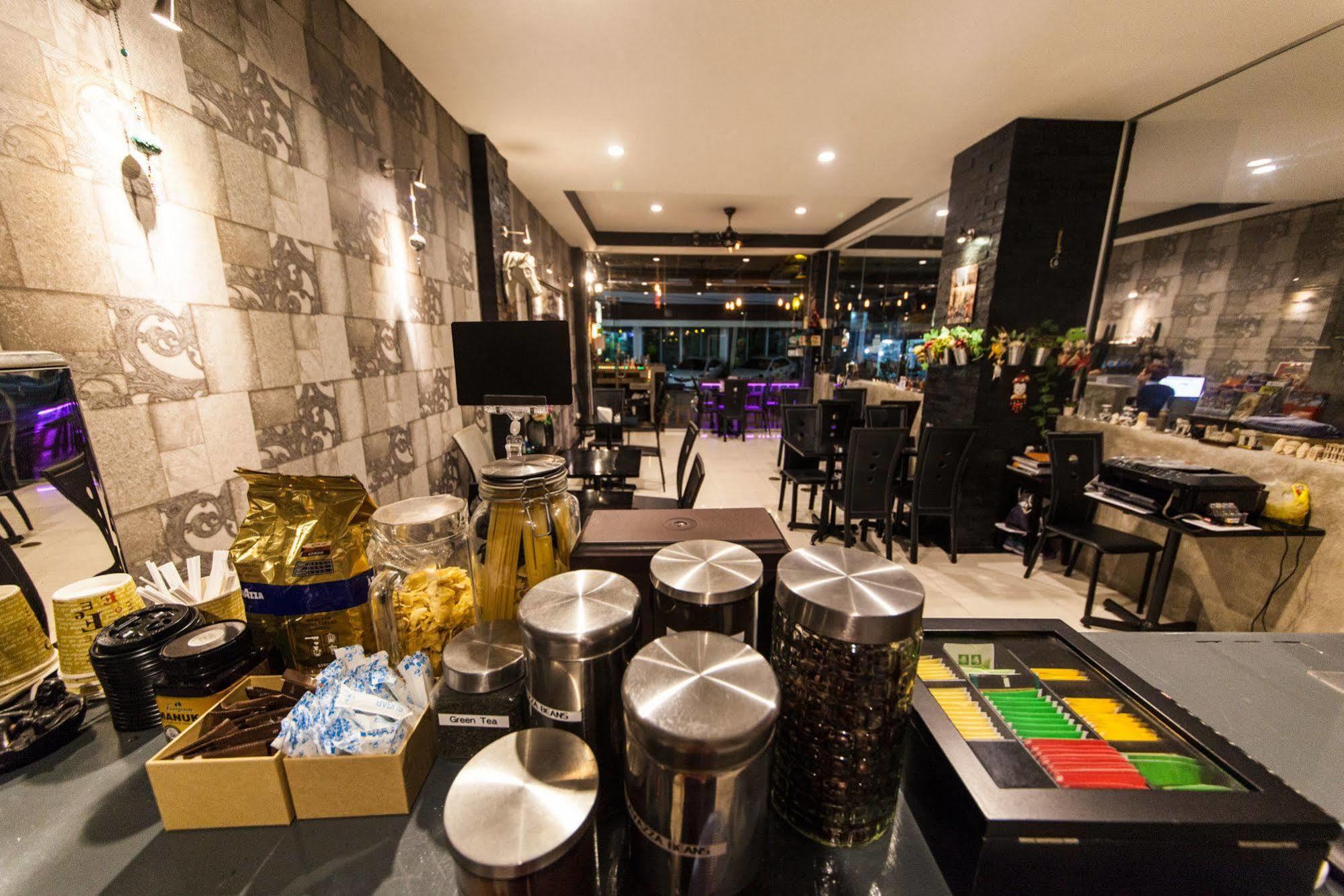 Hotel Oyo 75321 Gemma Patong Phuket Zewnętrze zdjęcie